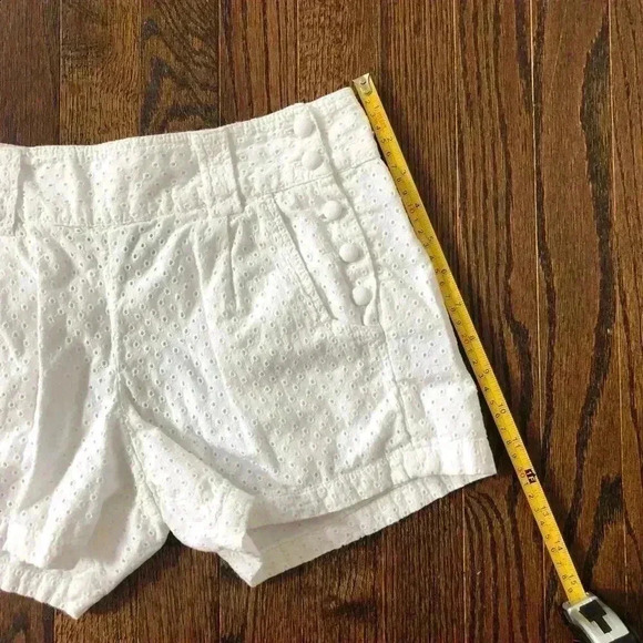 French Connection Women’s Size 4 White Eyelet Side-Button Shorts - Picture 8 of 11